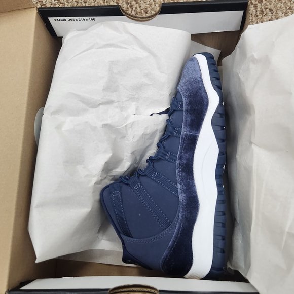 Air Jordan 11 Retro "Midnight Navy" - Picture 3 of 7